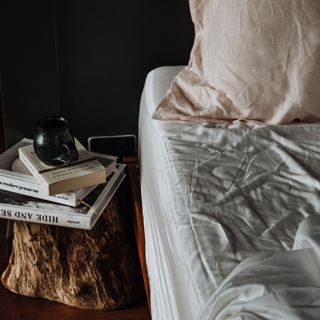 moody bed post
